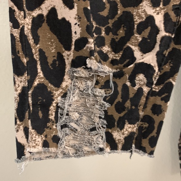 YMI Jeans Distressed Leopard Print Medium Jogger Jean High Rise Pockets New - Picture 11 of 14